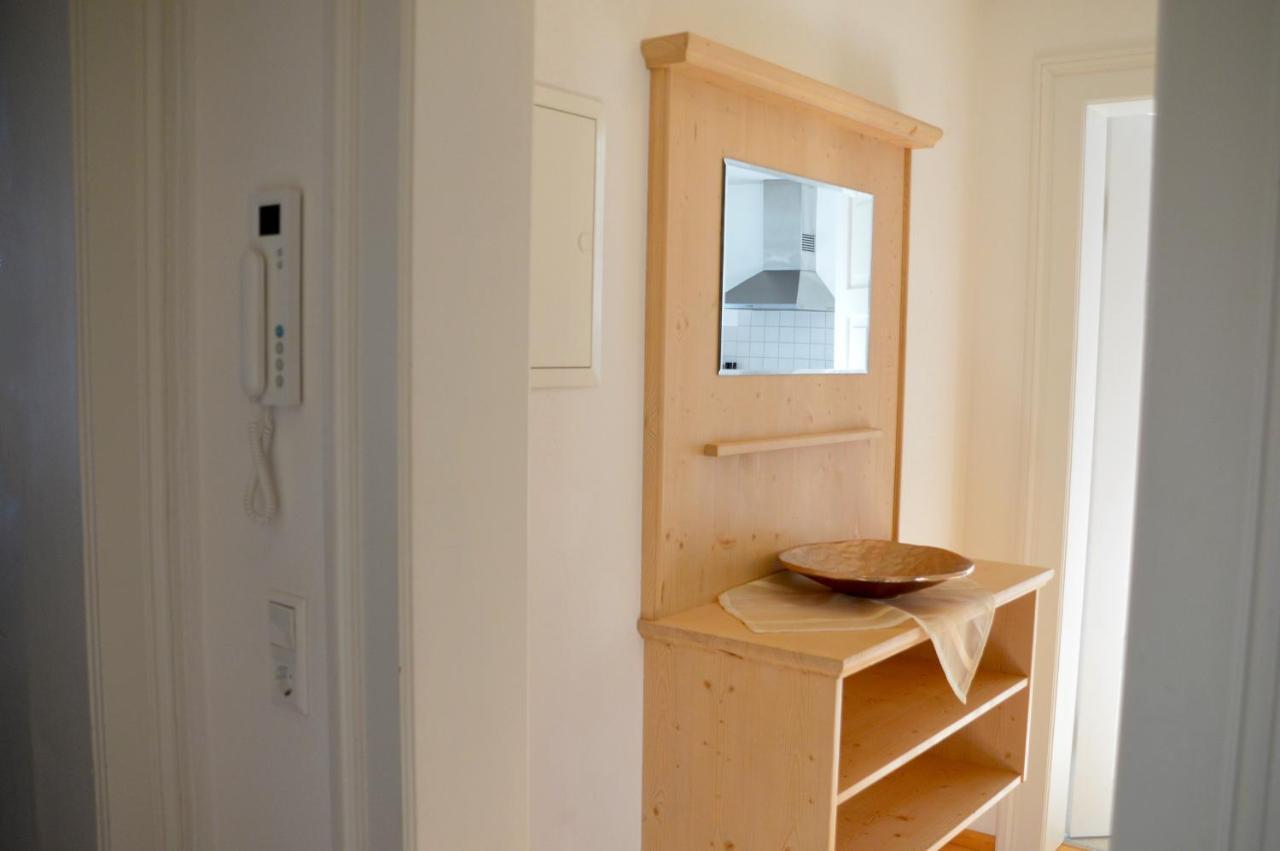 Simon Apartment *